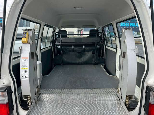 2004 Mazda Bongo Van – thumbnail 4
