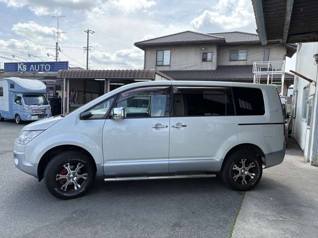 2008 Mitsubishi Delica D:5 – thumbnail 4
