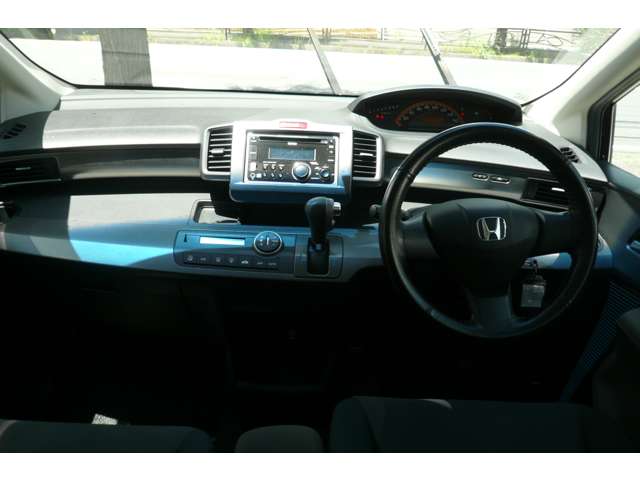 2010 Honda Freed – thumbnail 2