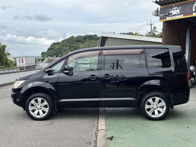 2010 Mitsubishi Delica D:5 – thumbnail 4