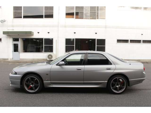 1998 Nissan Skyline GT-R Sedan – thumbnail 4