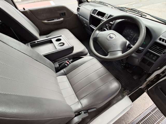 2010 Mazda Bongo Van – thumbnail 4
