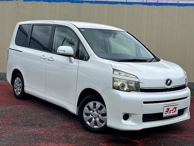 2010 Toyota Voxy – thumbnail 3