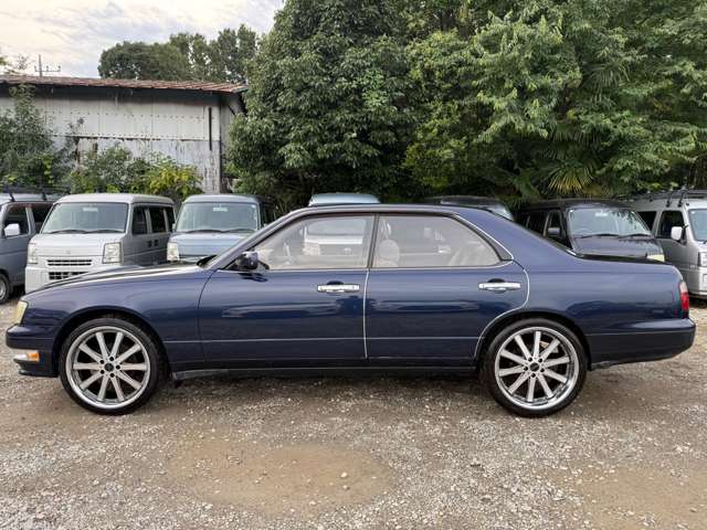 1996 Nissan Gloria – thumbnail 4