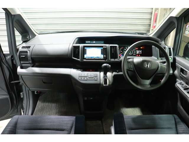 2010 Honda Stepwgn – thumbnail 4