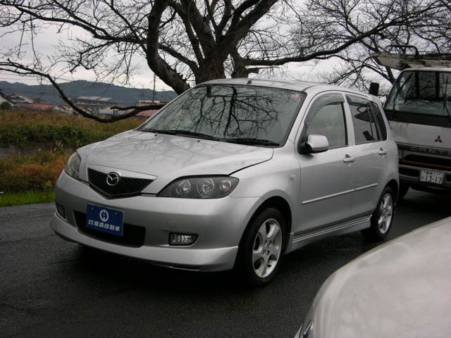2004 Mazda Demio