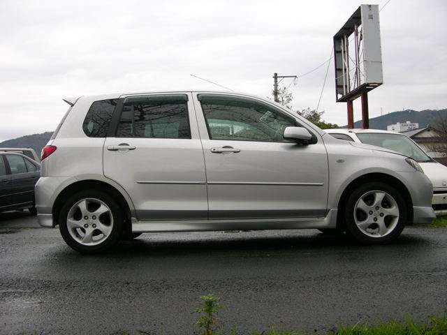 2004 Mazda Demio – thumbnail 4