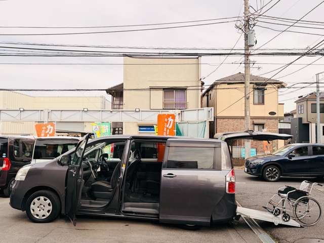 2007 Toyota Noah – thumbnail 4