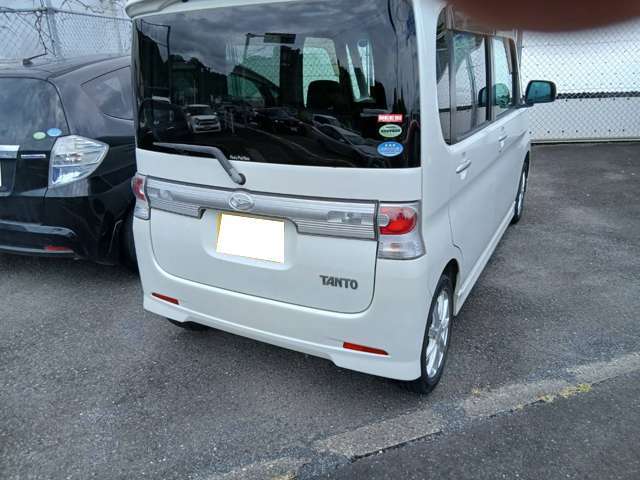 2010 Daihatsu Tanto – thumbnail 3