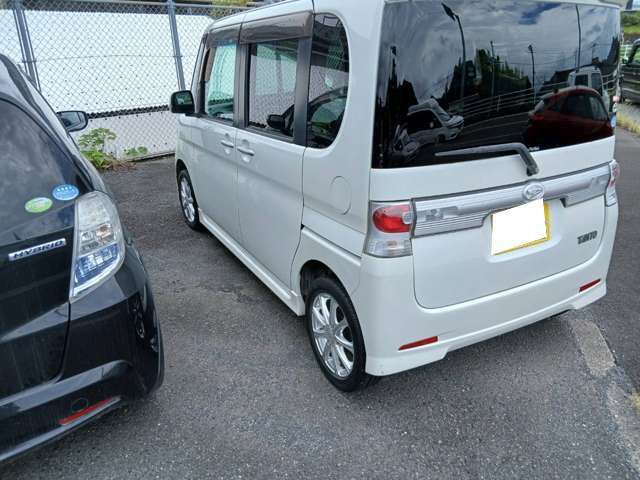 2010 Daihatsu Tanto – thumbnail 4