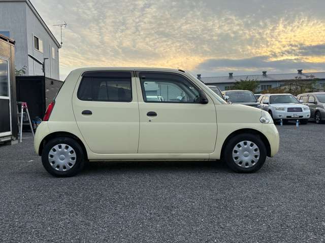 2010 Daihatsu Esse – thumbnail 4
