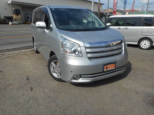 2007 Toyota Noah – thumbnail 3
