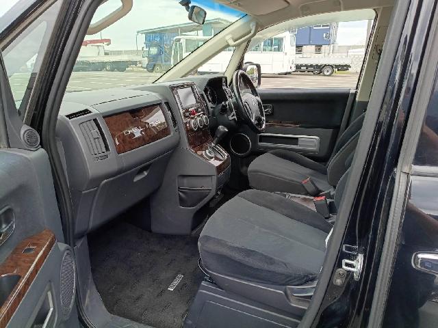 2009 Mitsubishi Delica D:5 – thumbnail 3