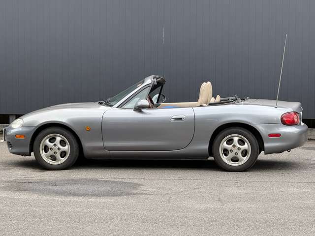 2004 Mazda Roadster – thumbnail 4