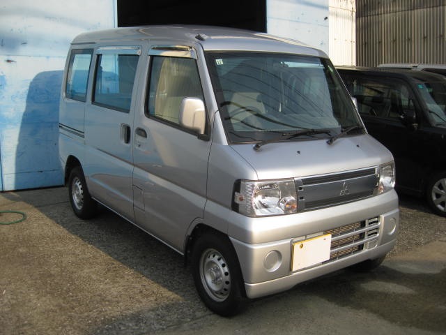 2010 Mitsubishi Minicab Van