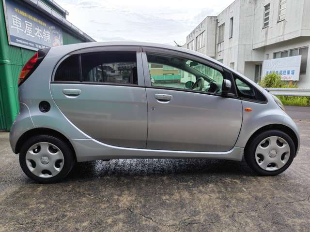 2010 Mitsubishi i – thumbnail 4