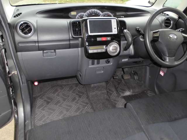 2009 Daihatsu Tanto – thumbnail 2