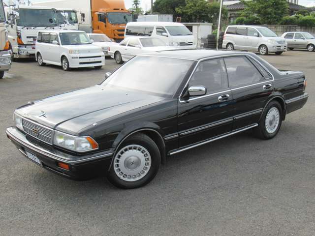 1989 Nissan Gloria – thumbnail 2