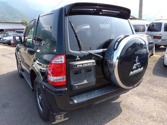 2005 Mitsubishi Pajero – thumbnail 2