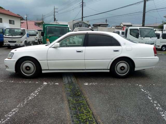 2001 Toyota Crown Majesta – thumbnail 3