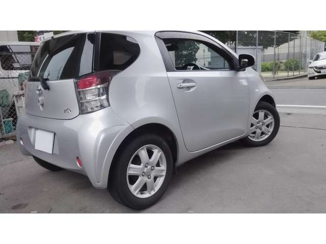 2009 Toyota iQ – thumbnail 4