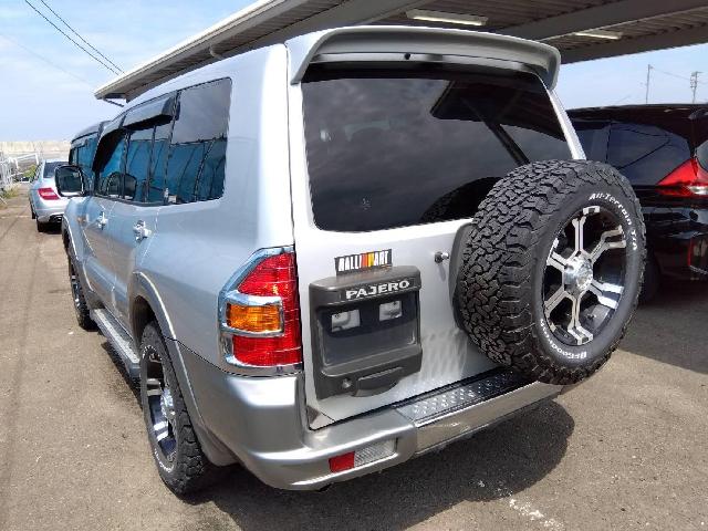2000 Mitsubishi Pajero – thumbnail 2