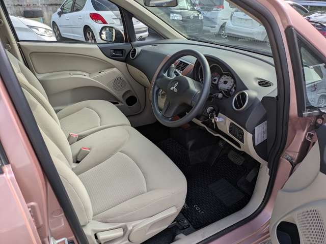 2010 Mitsubishi Colt – thumbnail 2