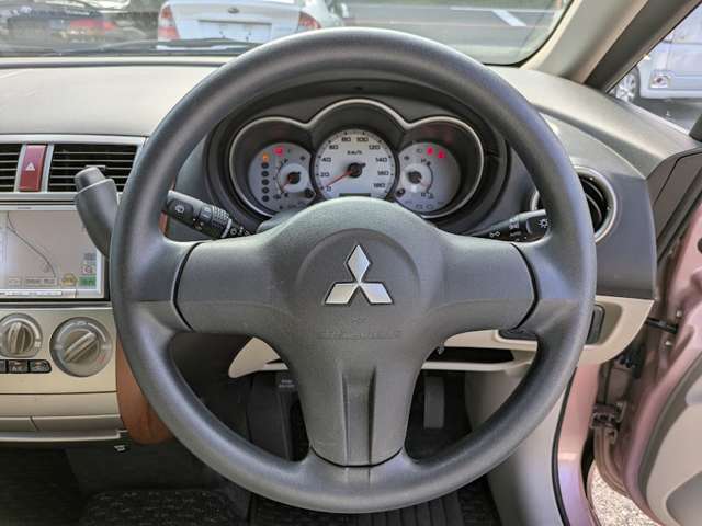 2010 Mitsubishi Colt – thumbnail 3