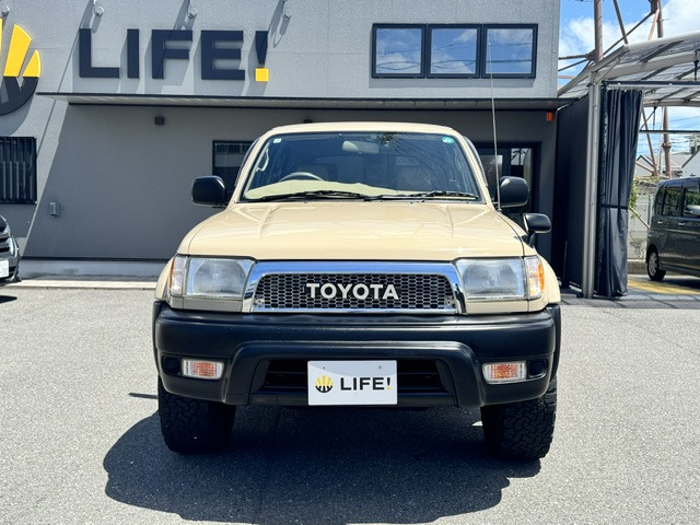 2002 Toyota Hilux Surf – thumbnail 2