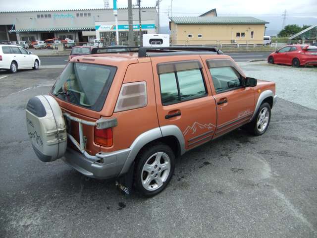 1998 Nissan Rasheen – thumbnail 3