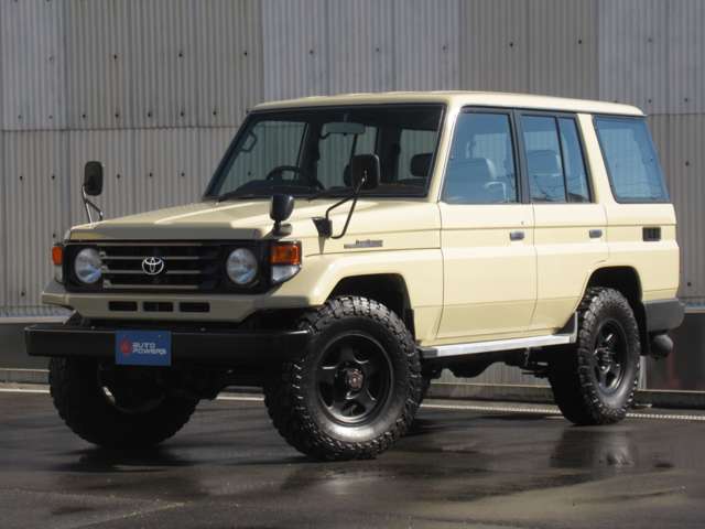 2004 Toyota Land Cruiser 70 – thumbnail 2