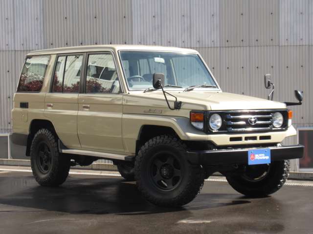 2004 Toyota Land Cruiser 70 – thumbnail 4