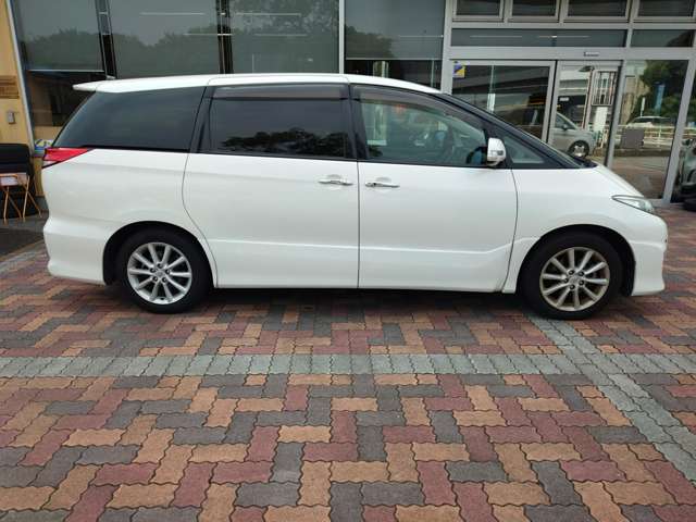 2010 Toyota Estima – thumbnail 4