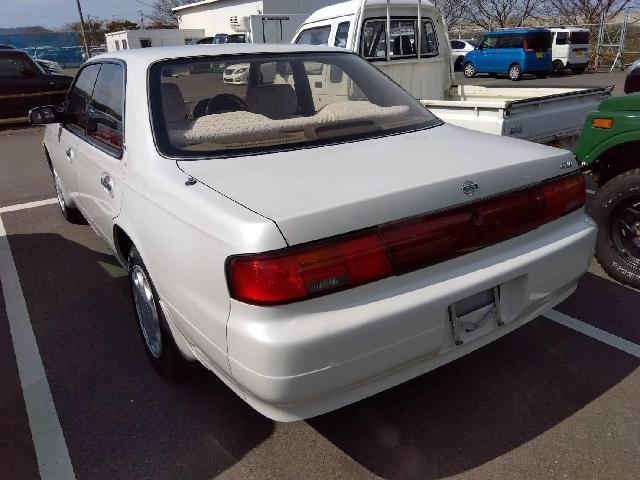 1995 Nissan Laurel – thumbnail 2