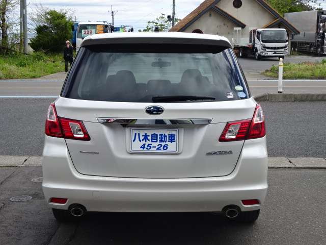 2010 Subaru Exiga – thumbnail 4