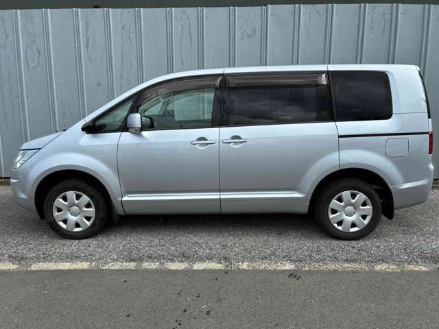 2009 Mitsubishi Delica D:5 – thumbnail 4