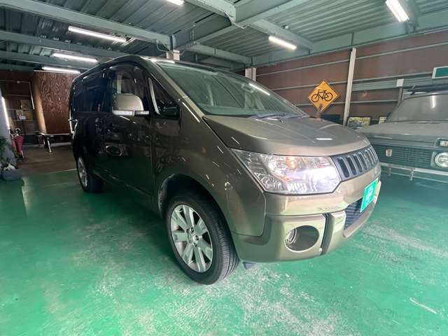 2010 Mitsubishi Delica D:5 – thumbnail 4