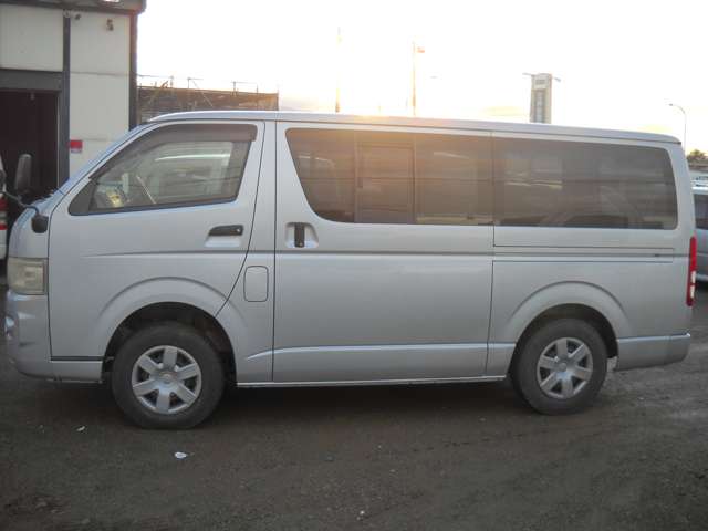 2006 Toyota Hiace – thumbnail 4