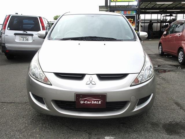 2004 Mitsubishi Grandis – thumbnail 2