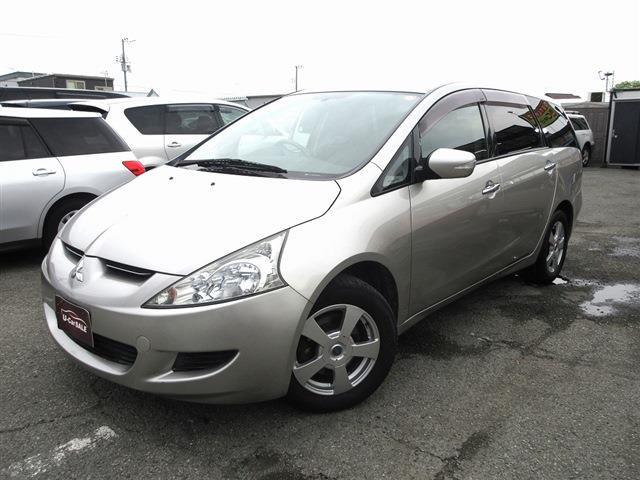 2004 Mitsubishi Grandis – thumbnail 3
