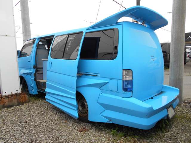 1997 Toyota Hiace – thumbnail 2