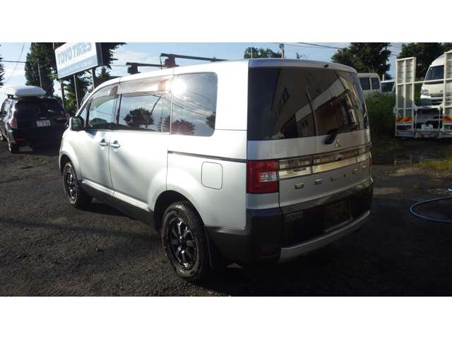 2009 Mitsubishi Delica D:5 – thumbnail 3