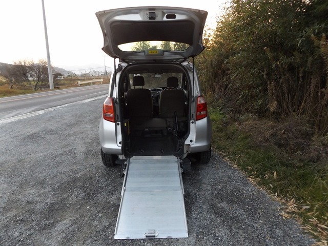 2006 Toyota Ractis