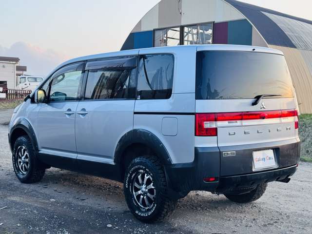 2009 Mitsubishi Delica D:5 – thumbnail 4
