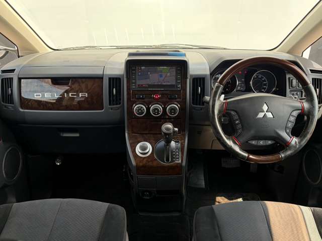 2010 Mitsubishi Delica D:5 – thumbnail 2