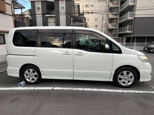 2009 Nissan Serena – thumbnail 4