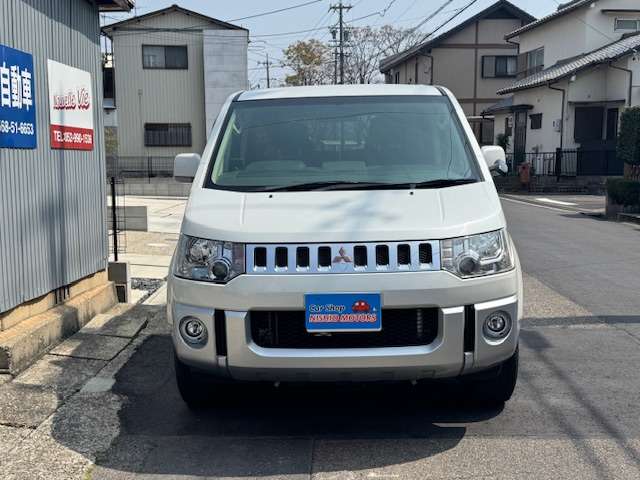 2009 Mitsubishi Delica D:5 – thumbnail 2