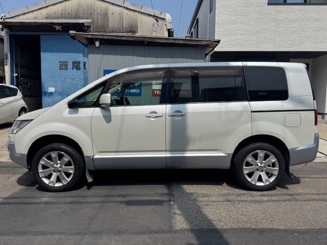 2009 Mitsubishi Delica D:5 – thumbnail 4