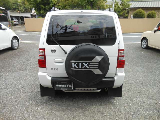 2010 Nissan Kix – thumbnail 3