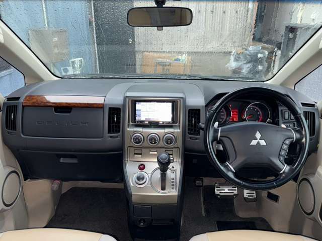 2007 Mitsubishi Delica D:5 – thumbnail 2